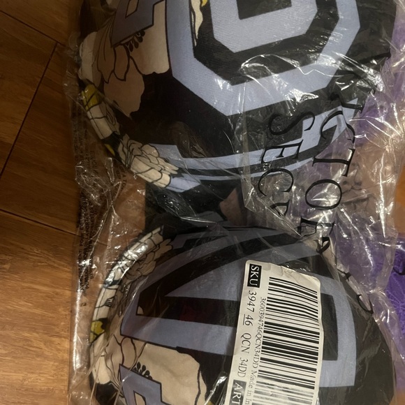 NWT Victoria secret 34DD bras - Picture 4 of 4